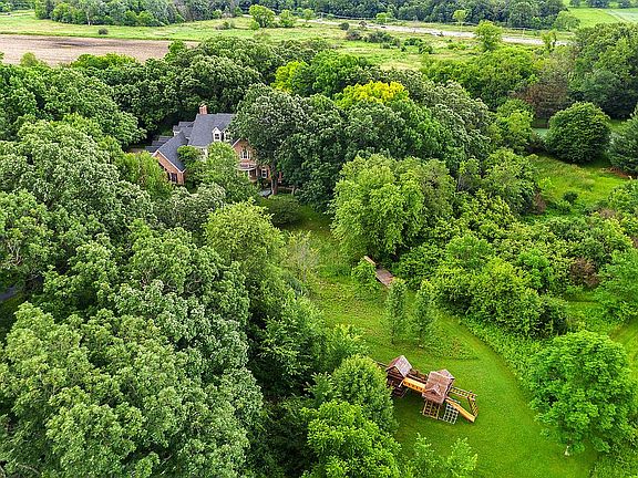2nd image of 3N063 Campton Woods Dr