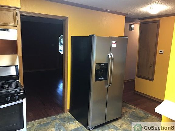 2nd image of 2087 Pinecroft Cir