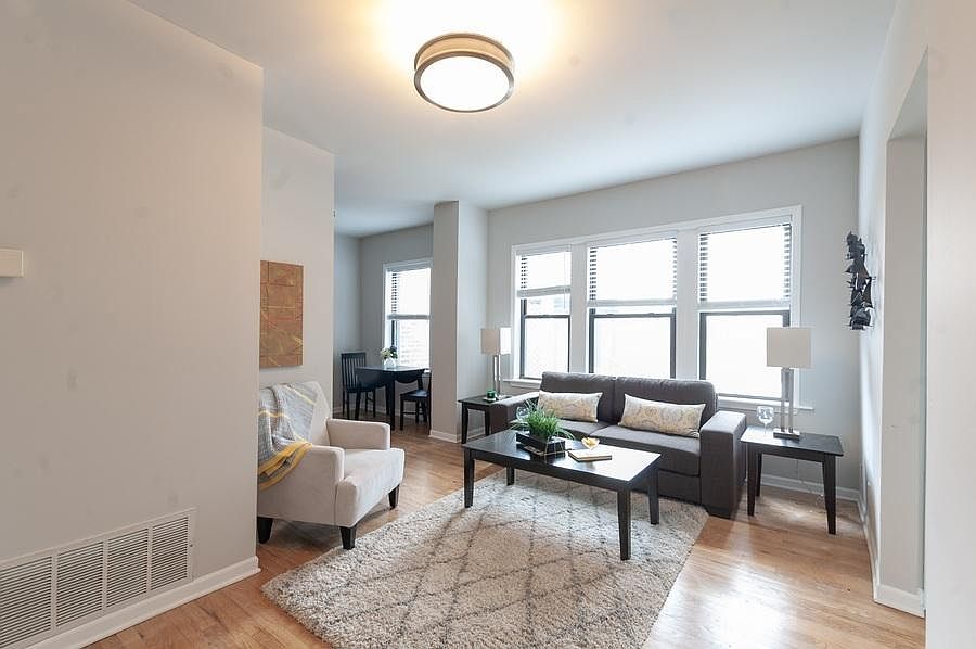 1st image of 932 W Leland Ave #405