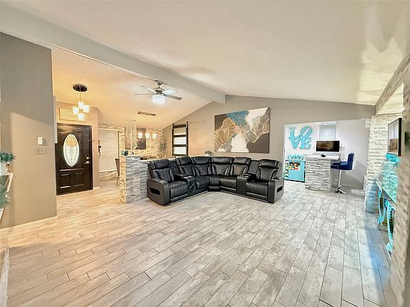 5th image of 17314 Huntersglen Cir