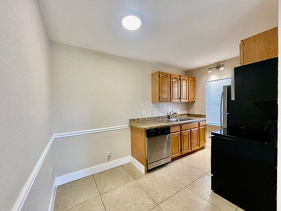 2nd image of 607 NE 29th Dr #10