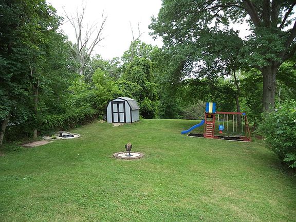 3rd image of 70 Sanders Dr
