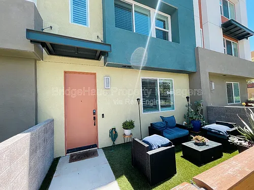 721 Shoreline Rd Photo 1