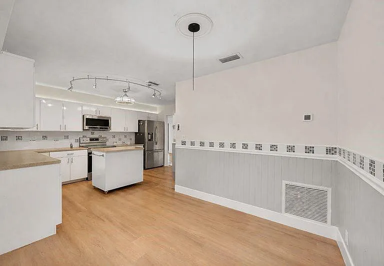 1480 SW 66th Ter — Photo 17