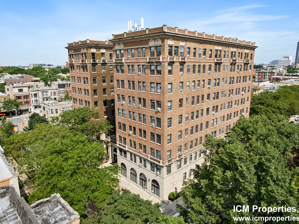 540.5 W Briar Pl #9D