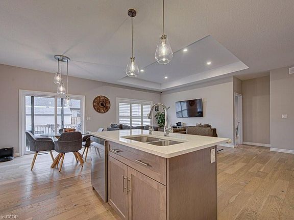 3rd image of 15 Matheson Cres