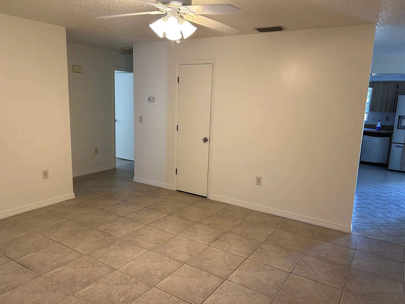 3 bed, 1560 sqft, $2,300 — Photo 3