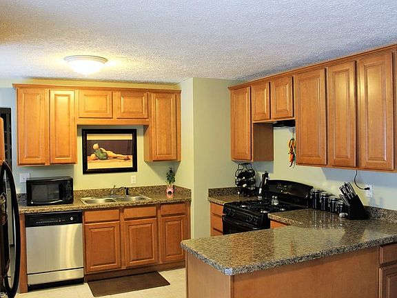 2nd image of 609 Robinhood Dr