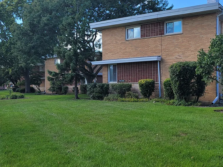 445 E Lincoln St — Photo 4