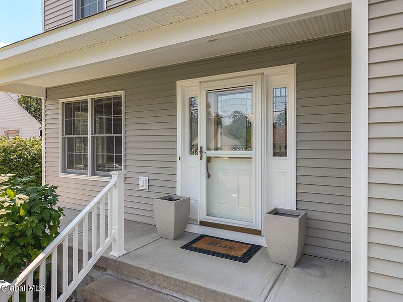 4th image of 25B Terry Avenue