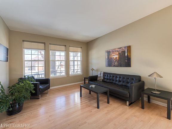 4th image of 90 Glenbrook Cir