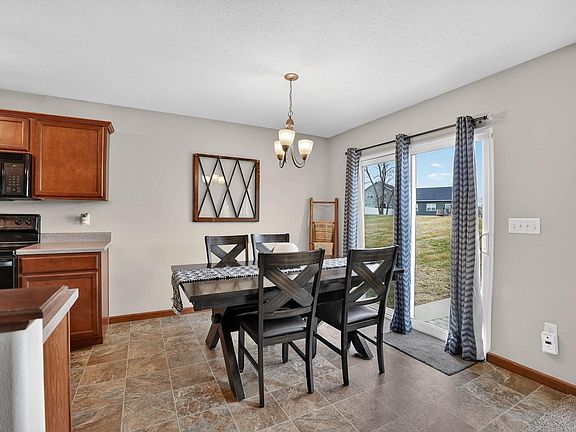 5th image of 4134 Mockingbird Ln