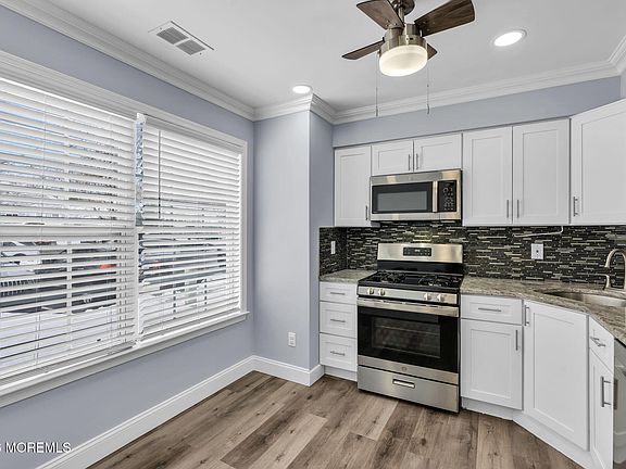 5th image of 401 Hampton Ct #15-7