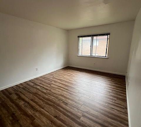 4th image of 842 Putnam Blvd #B