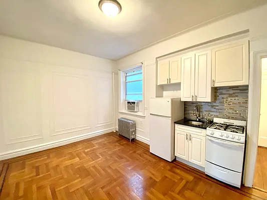 Rented by Douglas Elliman | media 14