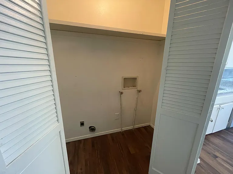 1252 S 27th Pl — Photo 16