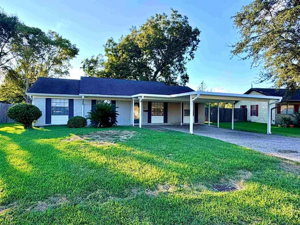 2634 Mazur Dr, Port Neches, TX 77651