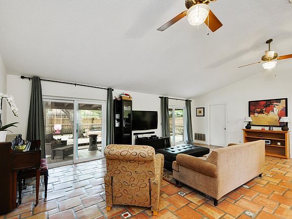 5th image of 4402 Glenview Ln