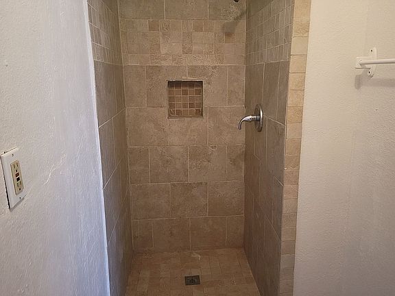 4th image of 785 Lago Vista Dr