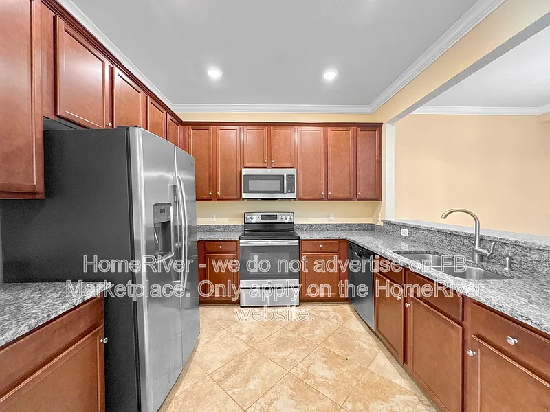 3 bed, 3.0 bath, 1942 sqft, $2,595 — Photo 2