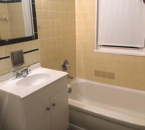 5th image of 3034 S Moreland Blvd APT 5