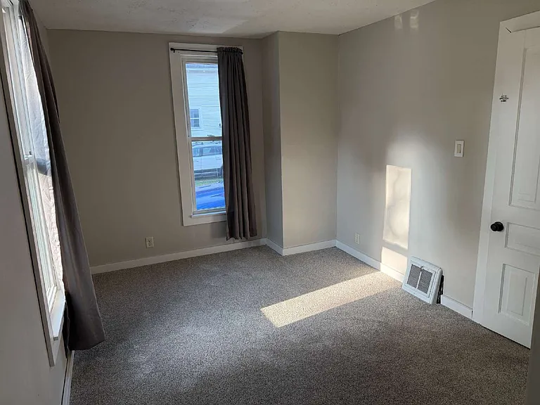 2124 Eastern Ave NE — Photo 16