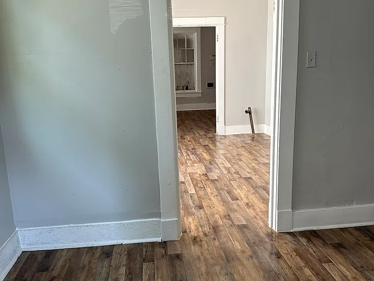 1253 Thomas St — Photo 18