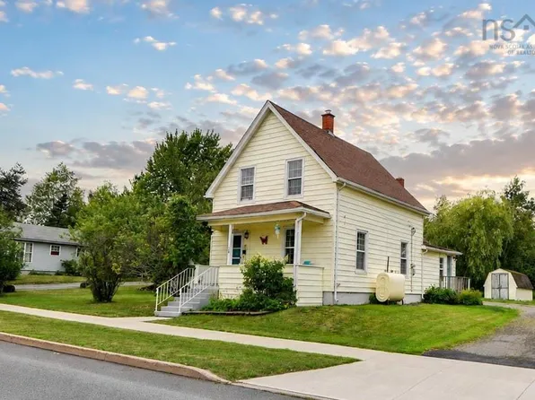 38 Saint Bernard St, Stellarton, NS B2H 5J4
