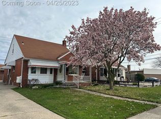 21333 Frazho St, Saint Clair Shores, MI 48081