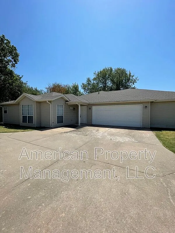 3 bed, 2.0 bath, 1635 sqft, $1,595 — Photo 1