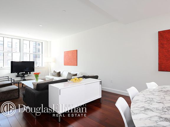 3rd image of 2112 Broadway