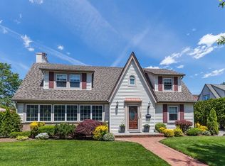 155 Hamilton Rd, Rockville Centre, NY 11570