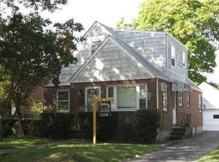 263 Crest Ave, Floral Park, NY 11001