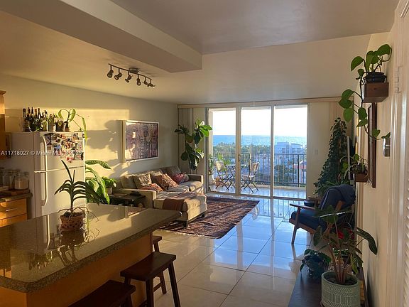 3rd image of 7850 Byron Ave APT 1002