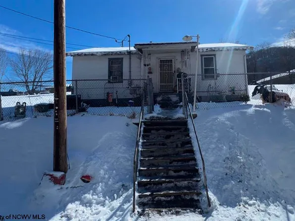 245 Riverside Dr, Weston, WV 26452