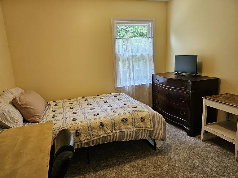 2747 Linden Ln — Photo 2