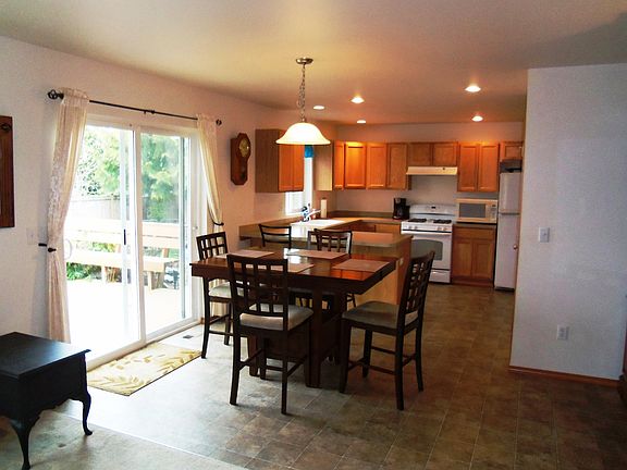 5th image of 2842 Haig Dr SE