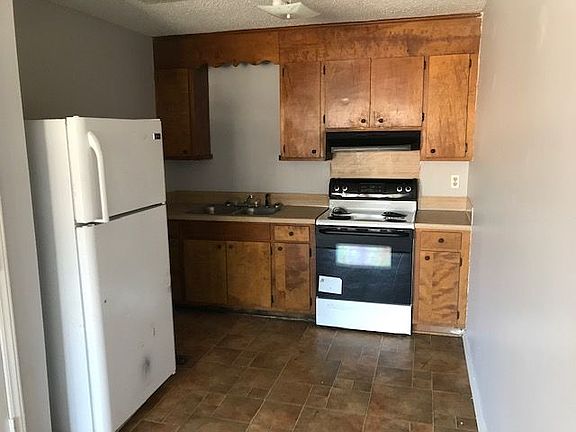 4th image of 460 S Weldon St
