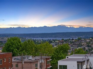 1818 Bigelow Ave #403, Seattle, WA 98109