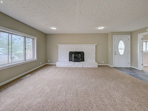 3rd image of 4905 E 18th St