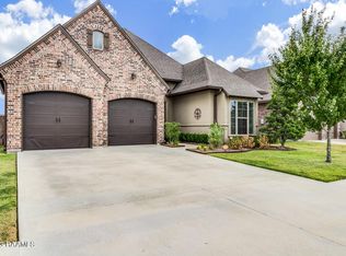 121 San Sebastian Dr, Youngsville, LA 70592