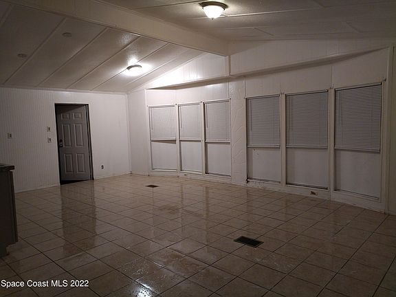 3rd image of 3482 Brockett Rd