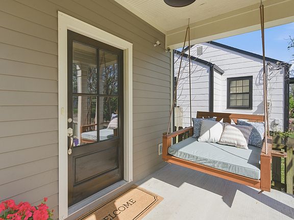 2nd image of 1100B Matthews Pl
