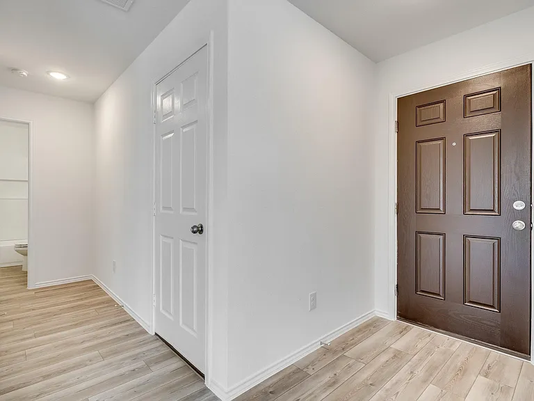 16025 Malaya St — Photo 32