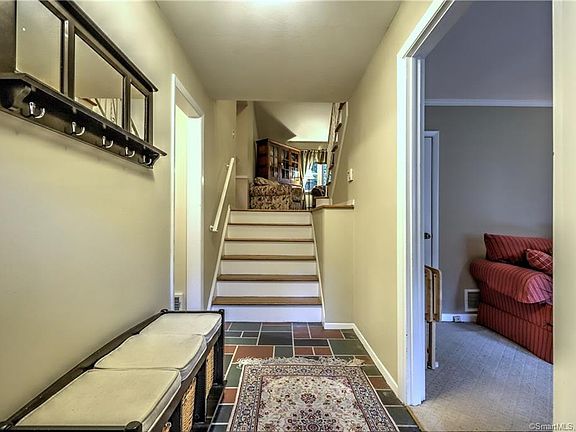 2nd image of 36 Harvest Hill Ln
