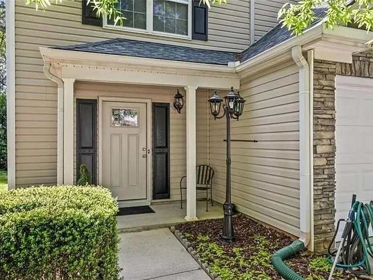 173 Village Ct — Photo 2