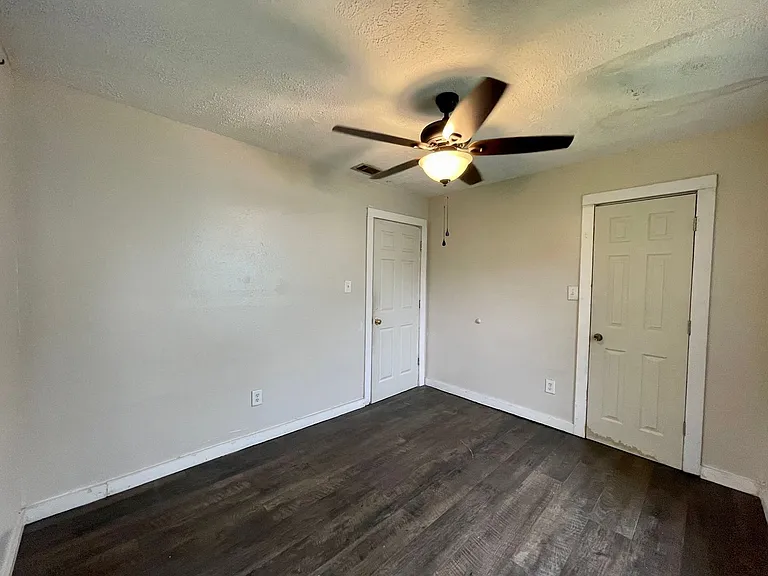 2450 S 8th St — Photo 10