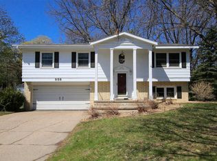 938 Jorgenson St SE, Hutchinson, MN 55350