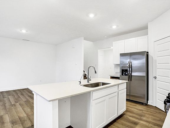 3rd image of 17333 Gibbons Pl