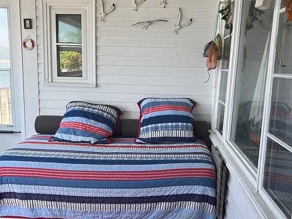 4th image of 15 Beach Ct #0